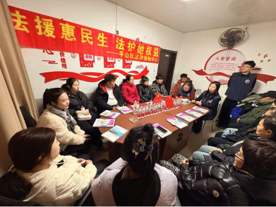 “映山红”志愿队 “三八”国际劳动妇女节送法到一线