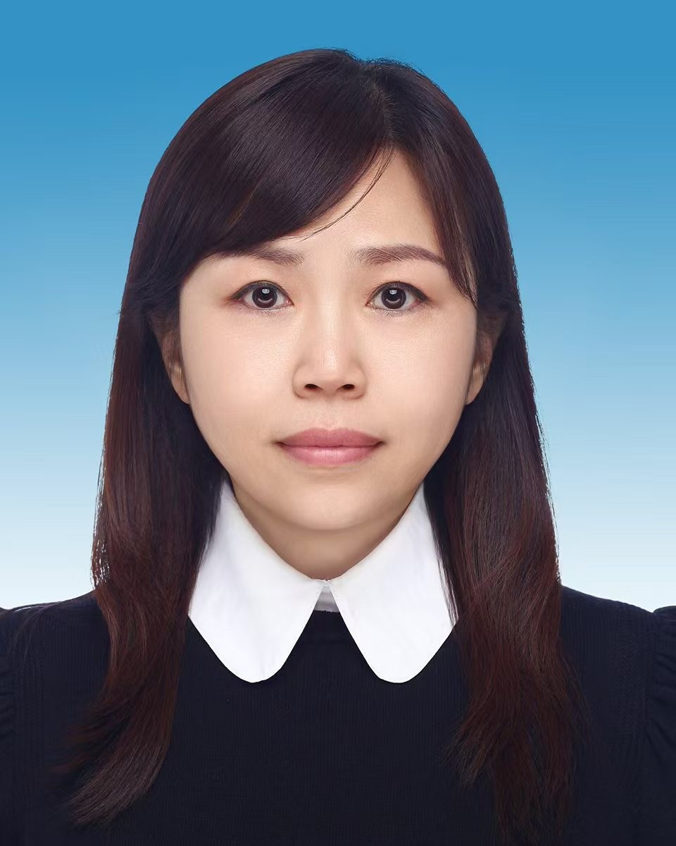 潘英